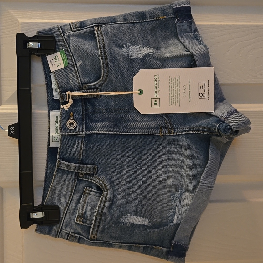 RE Generation by Celebrity Pink Women's Shorts. Size 1/25. NWT